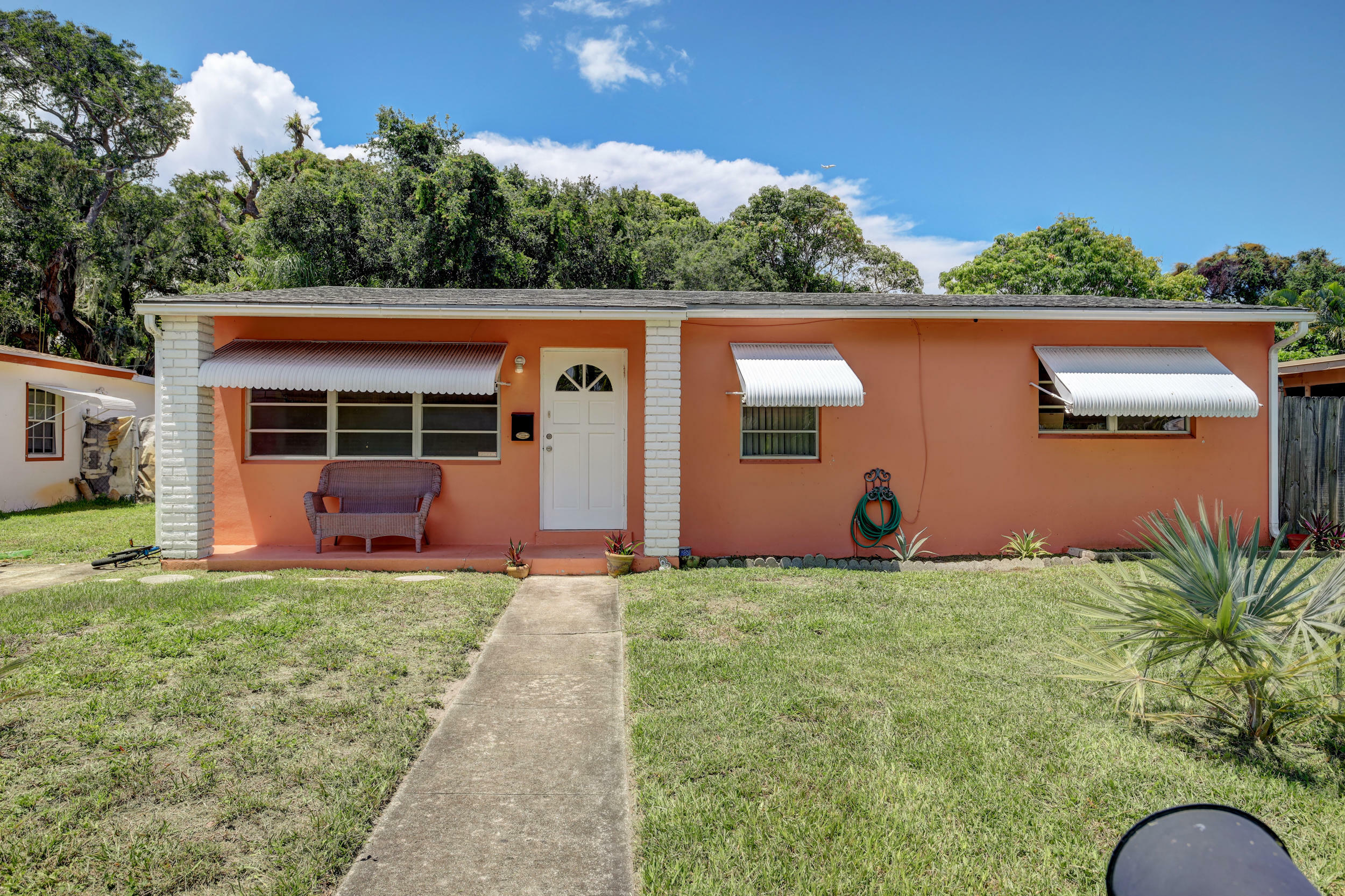 Property Photo:  1031 Bradley Court  FL 33405 