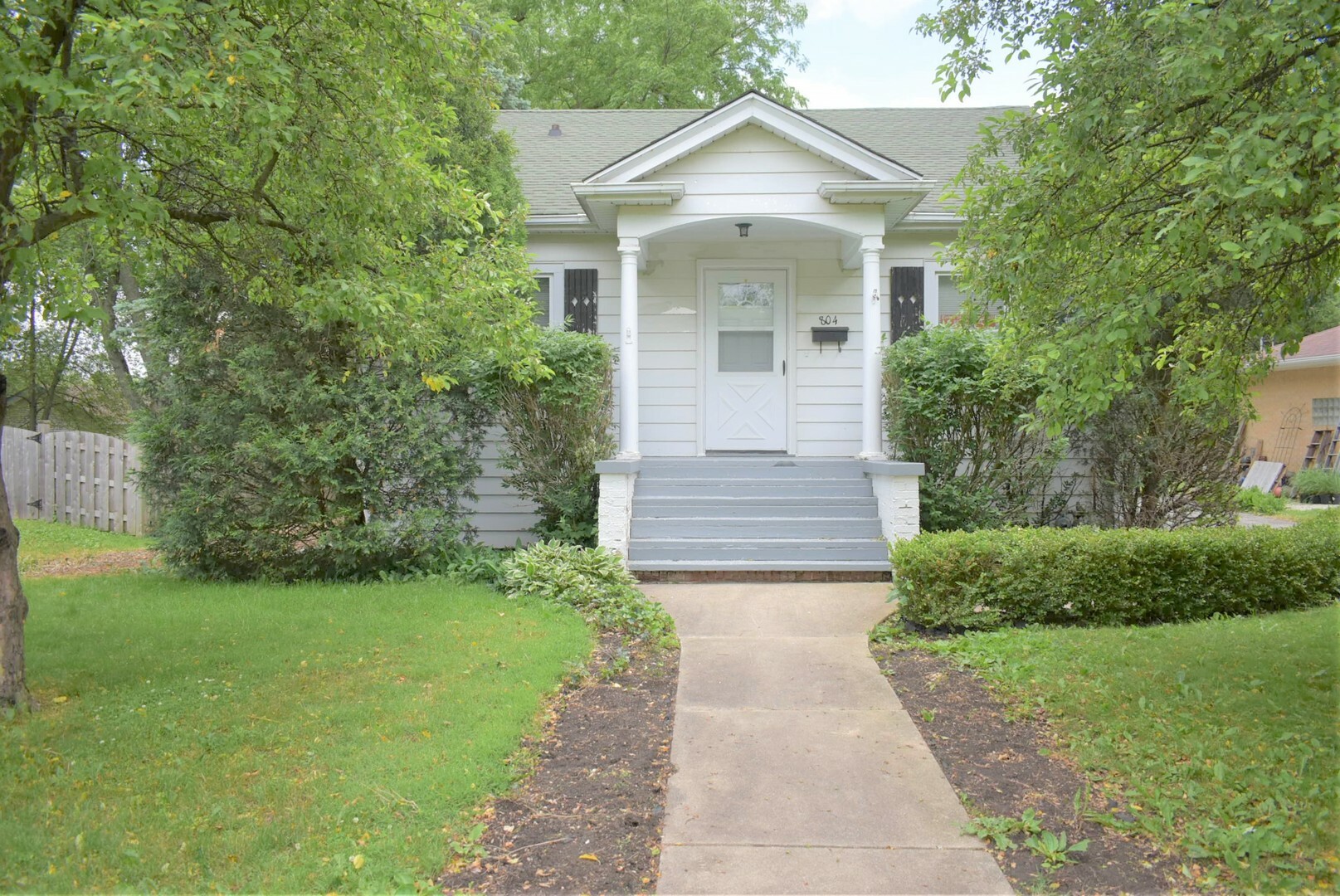 Property Photo:  804 North Center Street  IL 60050 