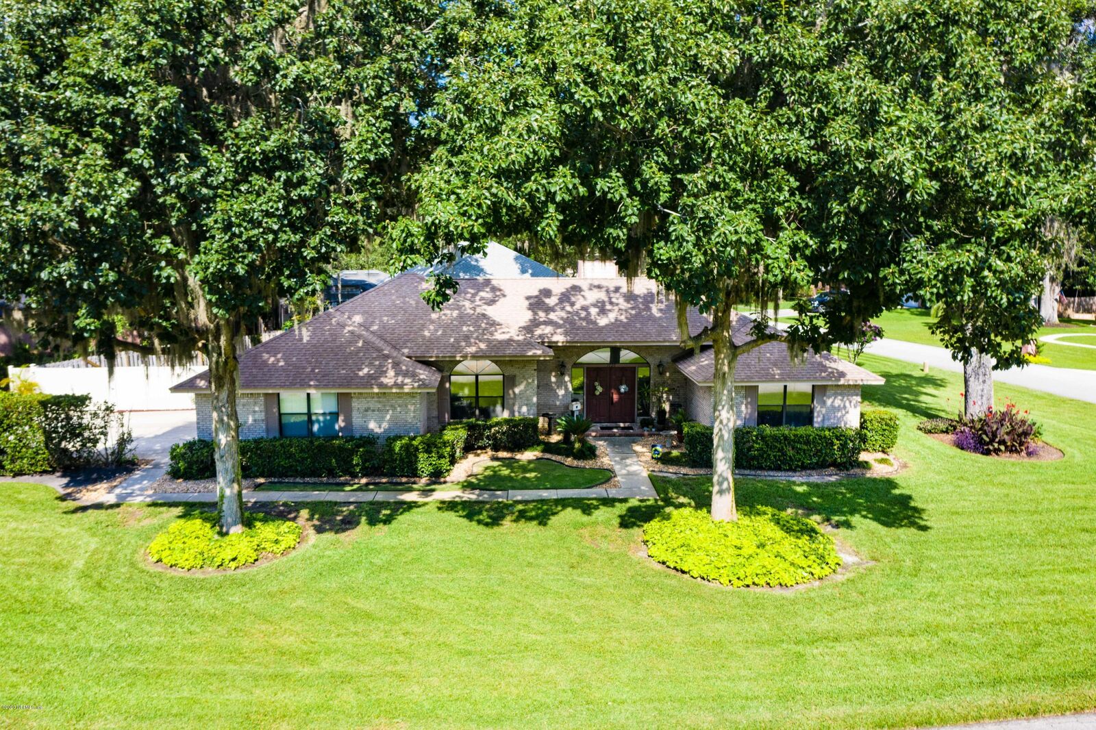 Property Photo: 1720 Alps Court FL 32003