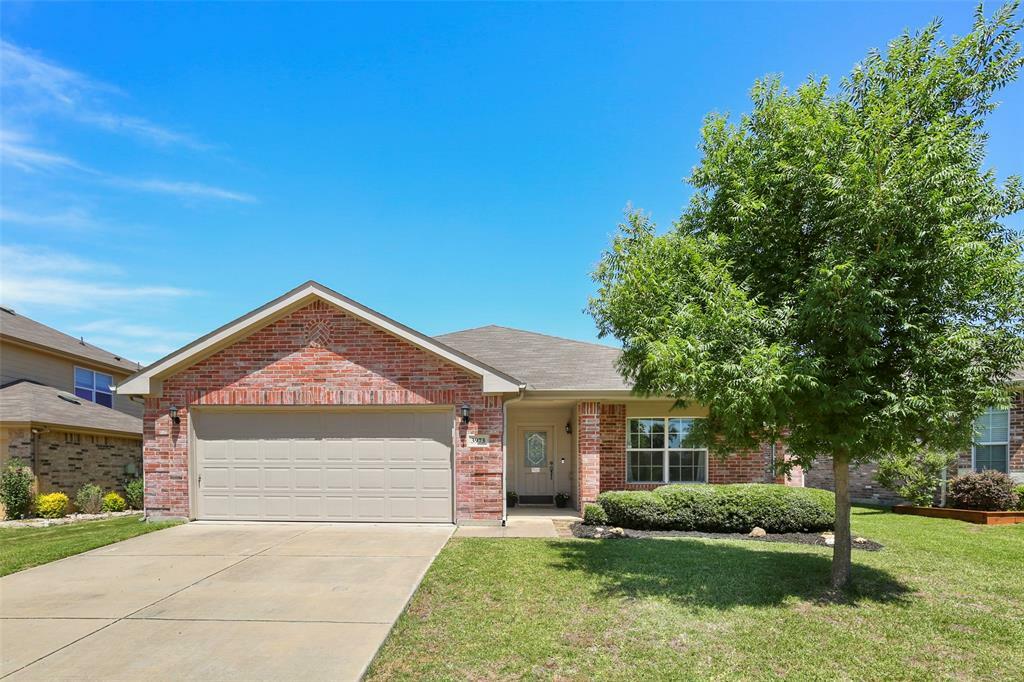 Property Photo: 3973 Grizzly Hills Circle TX 76244