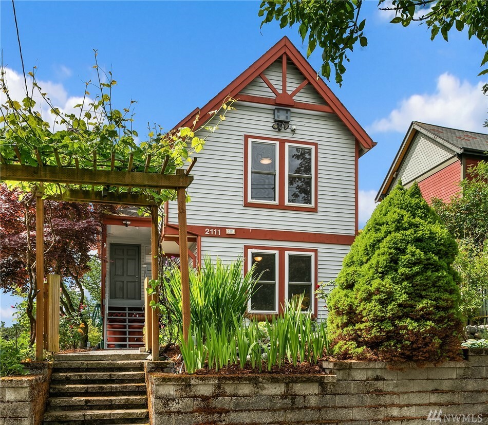Property Photo: 2111 E Columbia St WA 98122