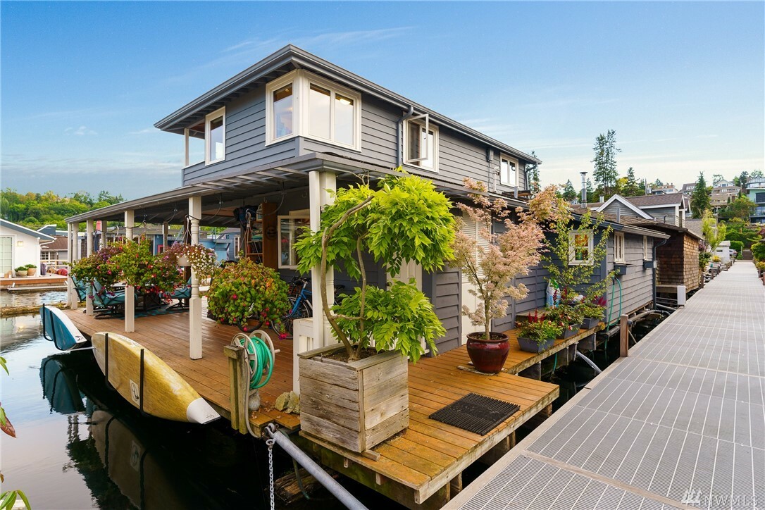 Property Photo:  1213 E Shelby St 13  WA 98102 