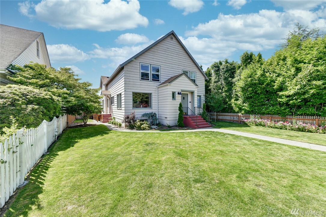 Property Photo: 1908 Rucker Ave WA 98201