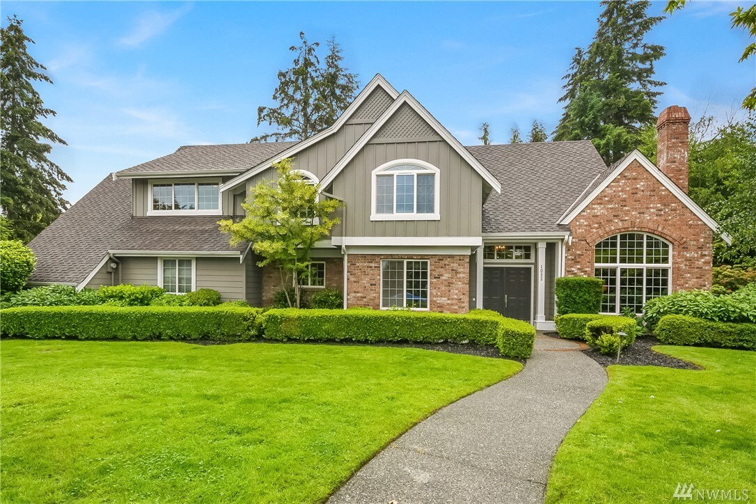 Property Photo: 1032 84th Avenue NE WA 98039