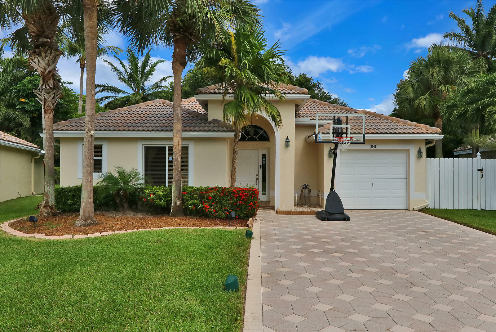 Property Photo:  8146 Palm Gate Drive  FL 33436 