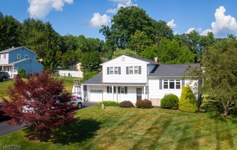 Property Photo:  7 Oakwood Ter  NJ 07882 