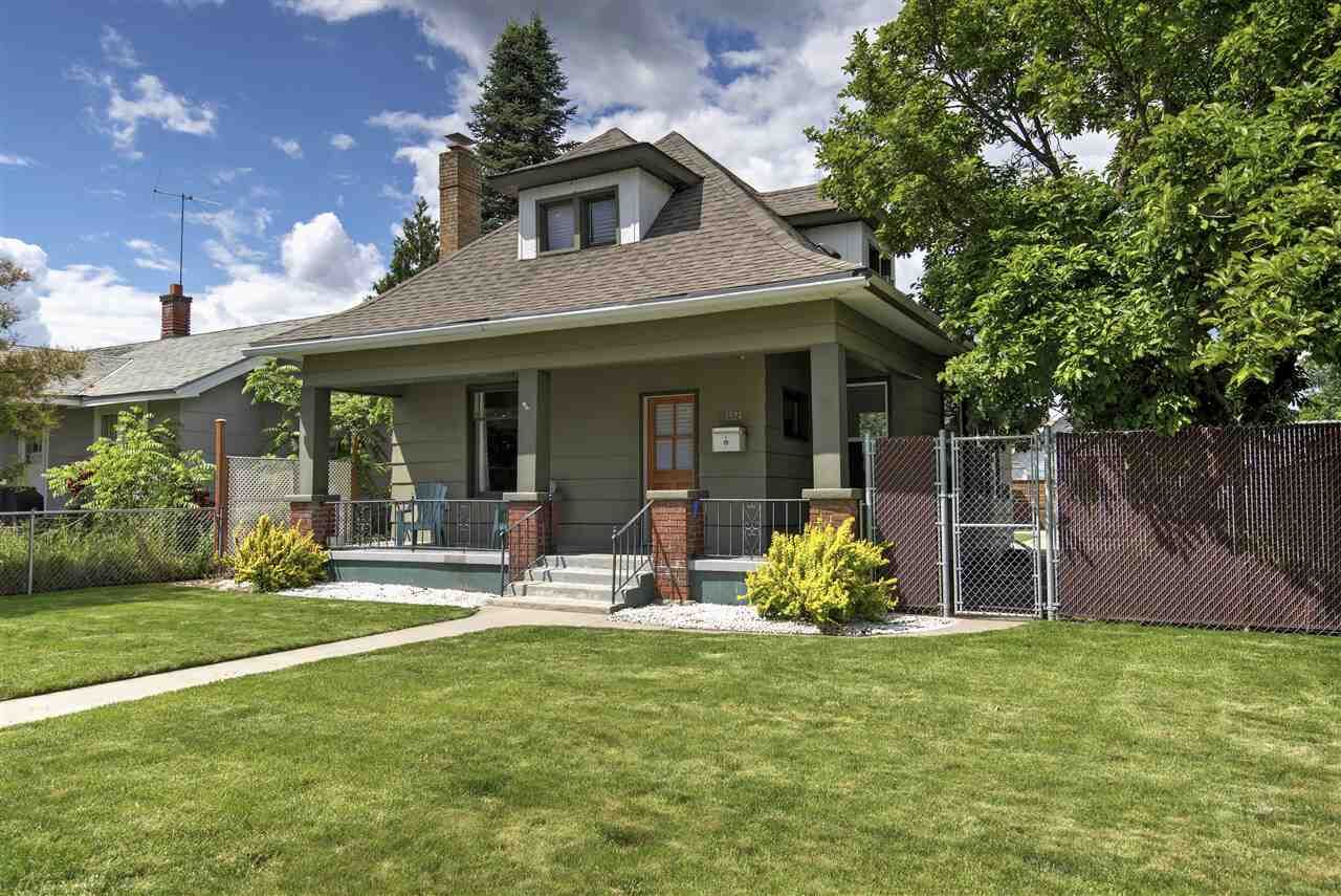 Property Photo: 1924 W Shannon Ave WA 99205