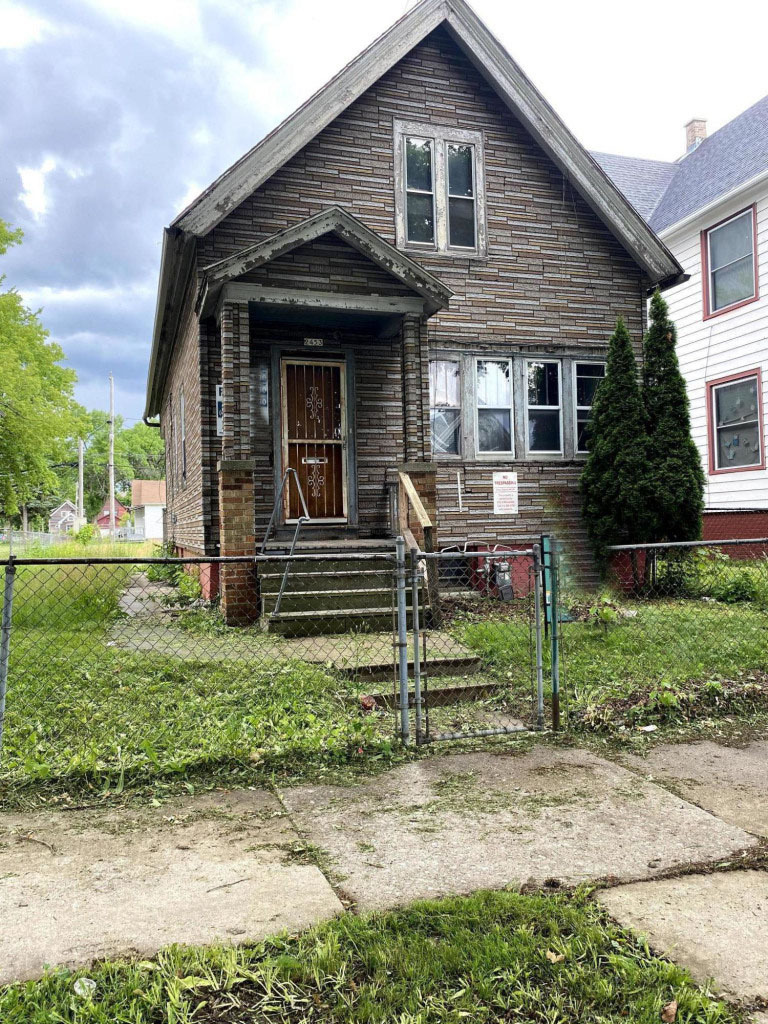 Property Photo: 2453 N 15th St WI 53206