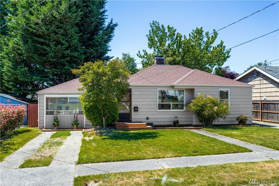 Property Photo:  17025 33rd Ave S  WA 98188 