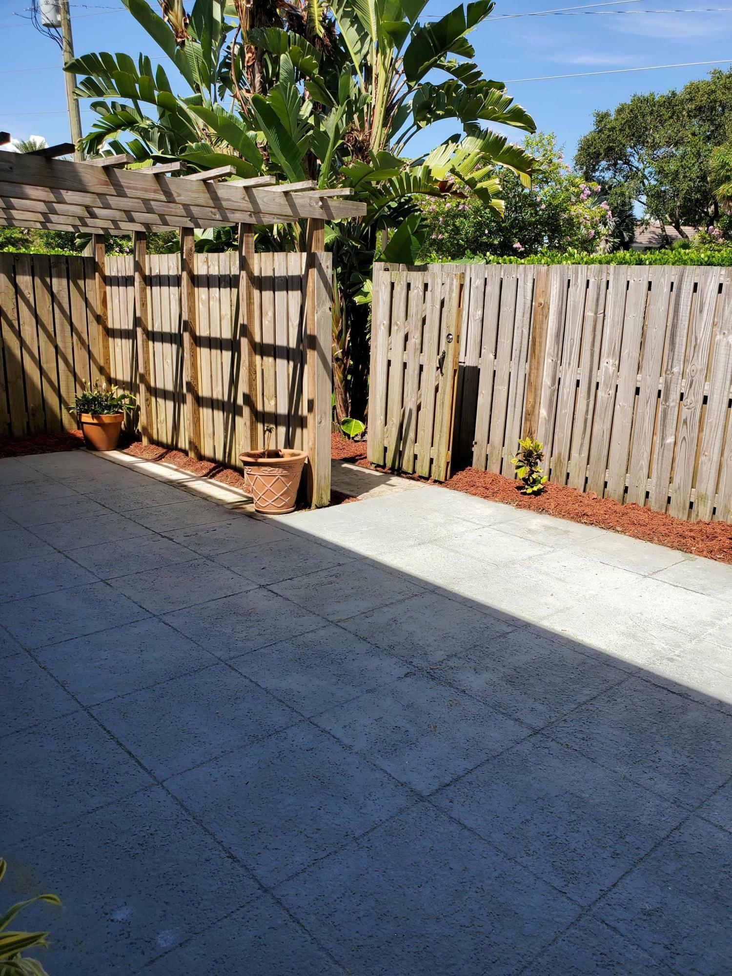 Property Photo: 1514 15th Lane FL 33418