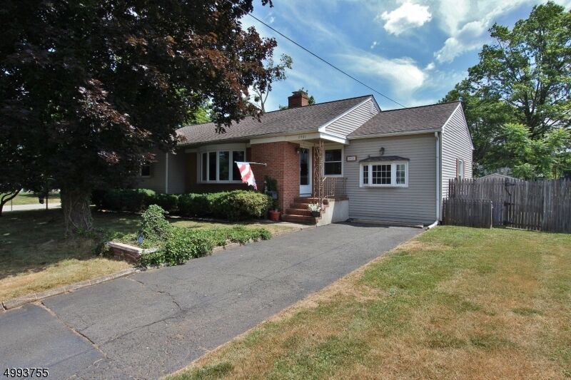 Property Photo:  2901 Norwood Ave  NJ 07080 