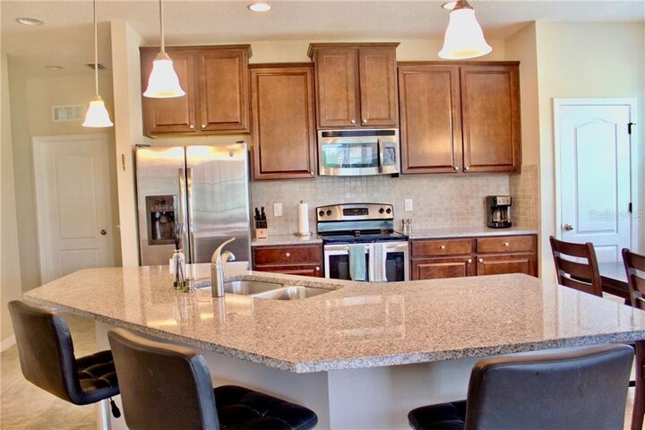 Property Photo:  3211 Oriole Drive 101  FL 34243 