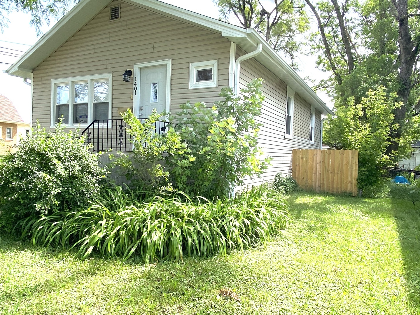 Property Photo: 1401 South 20th Avenue IL 60153