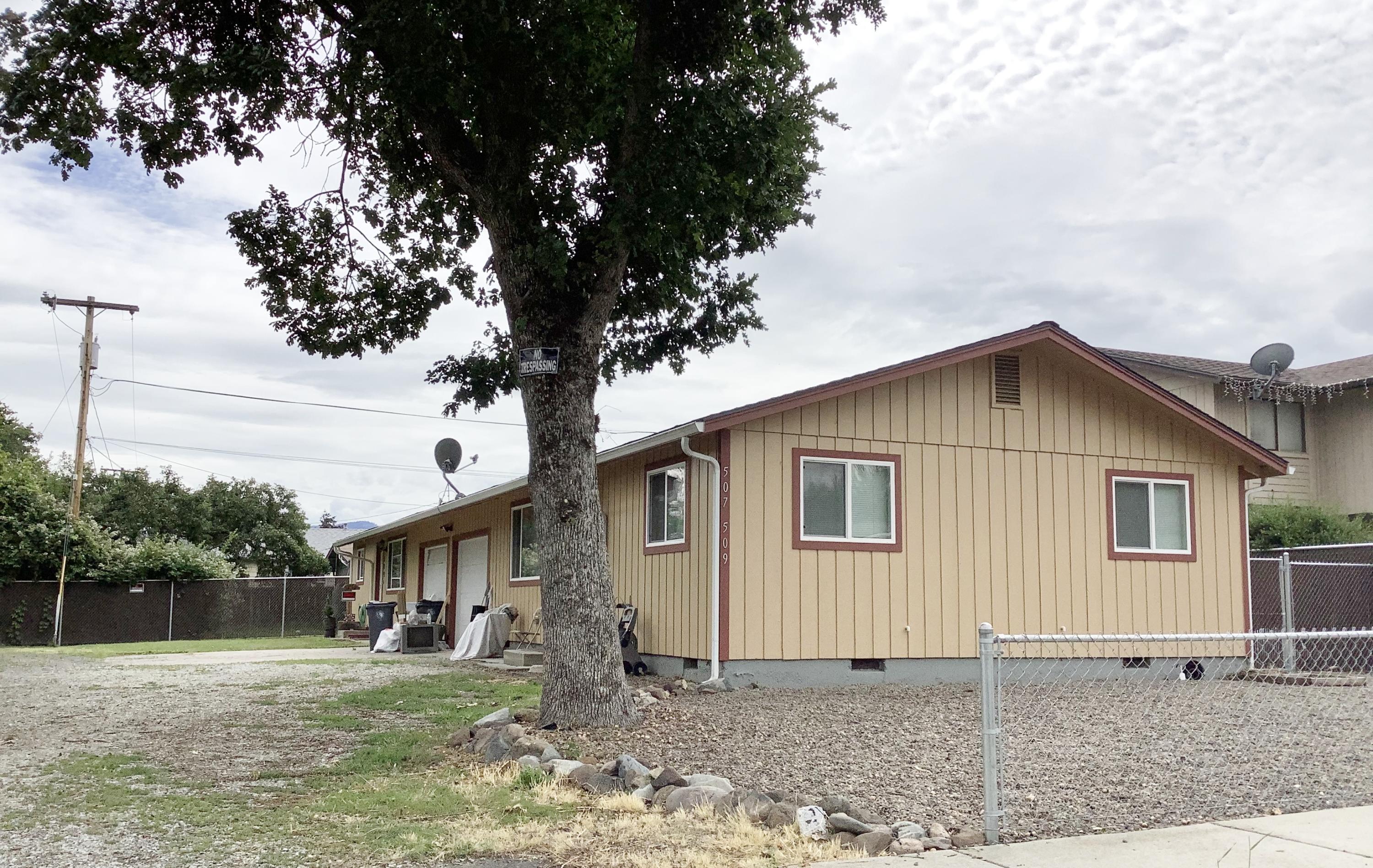 Property Photo: 507 Plum Street OR 97501