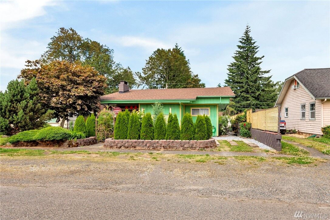 Property Photo:  1121  J Street  WA 98531 