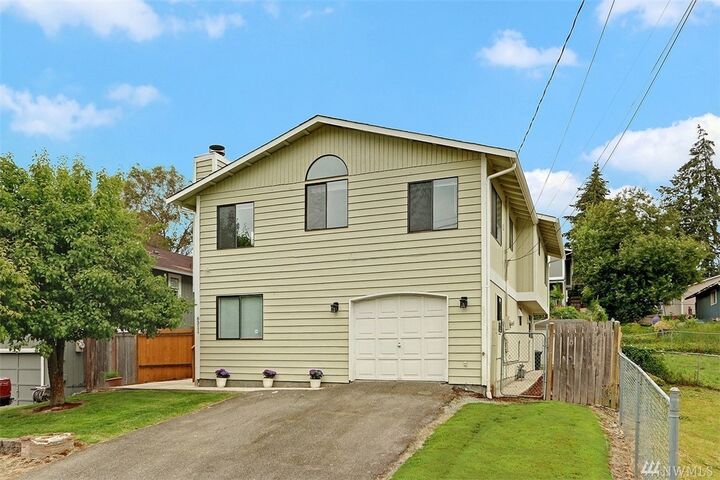 6311  17th Avenue SW  Seattle WA 98106 photo