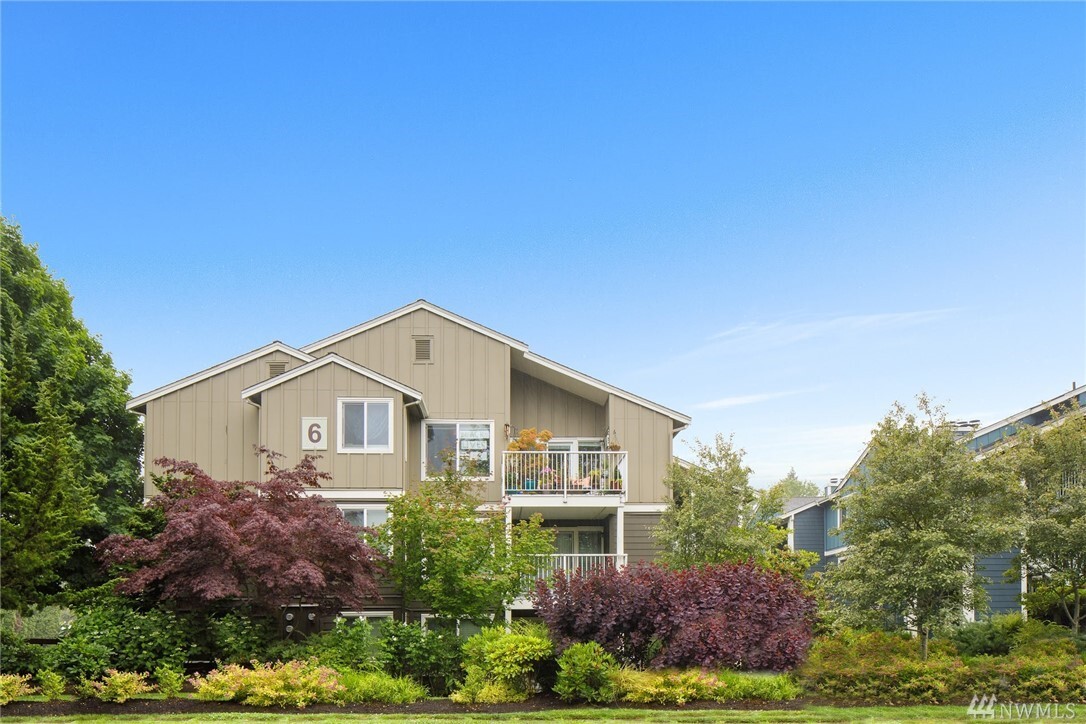 Property Photo:  300 N 130th St 6304  WA 98133 