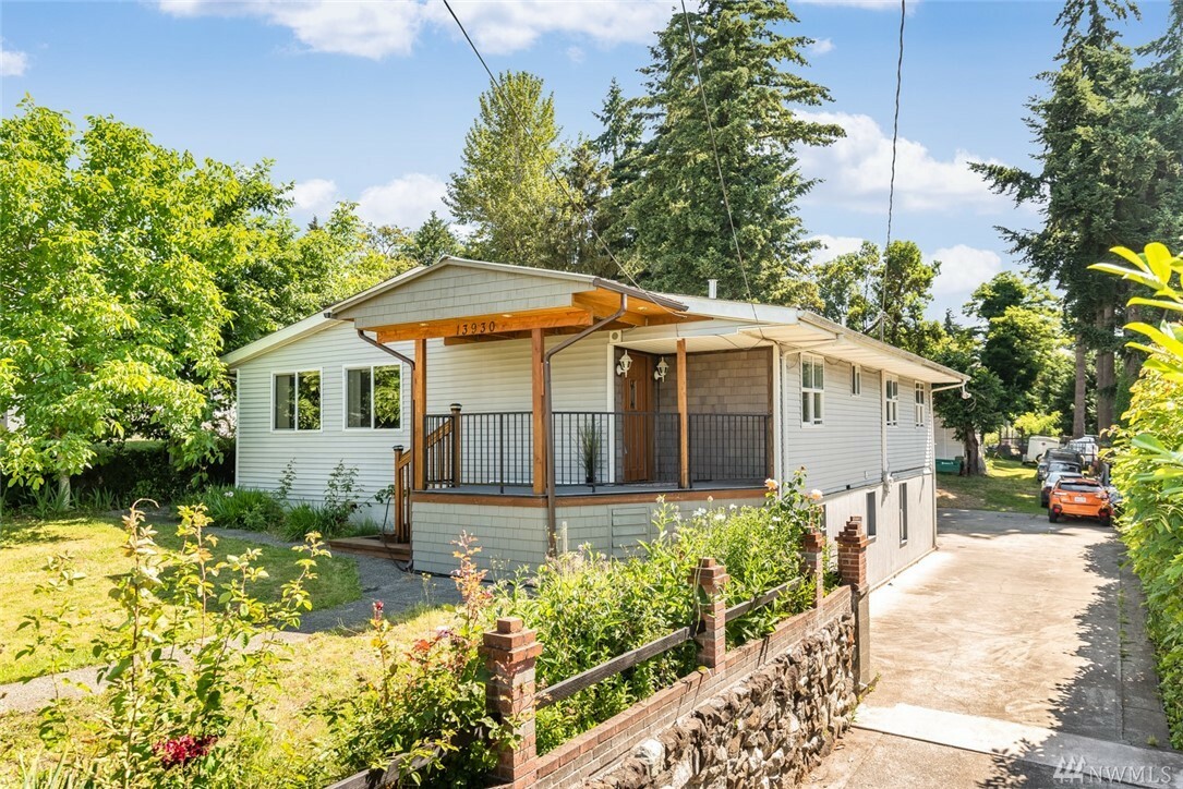 Property Photo: 13930 6th Ave SW WA 98166