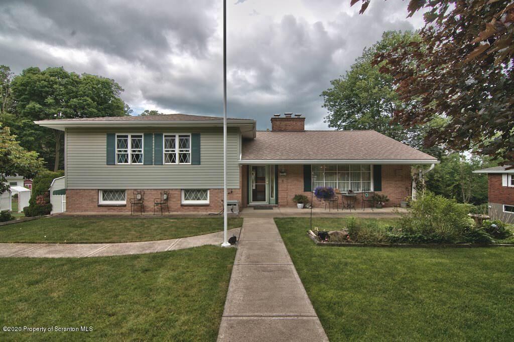 Property Photo:  208 Mosswood Road  PA 18444 