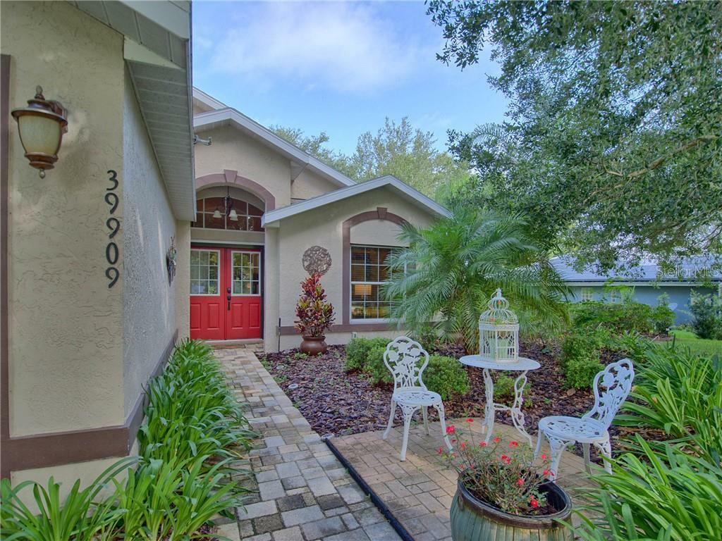 Property Photo:  39909 Sunbeam Way  FL 32159 