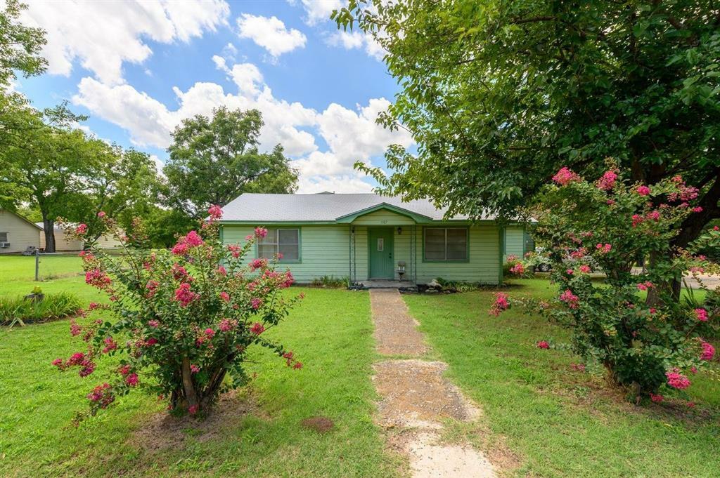 Property Photo:  307 N Lee Street  TX 76272 