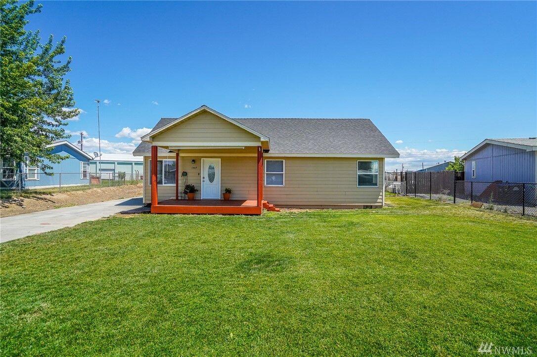 Property Photo:  1467 W Sunset Drive  WA 98837 