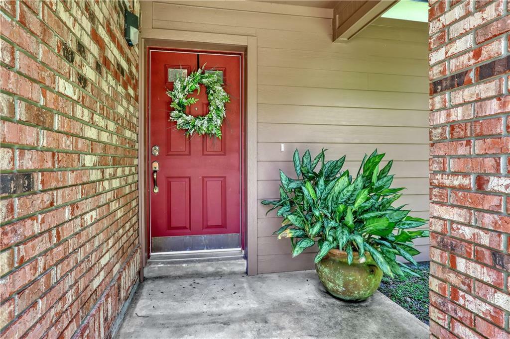 Property Photo:  627 Dolphin Road  FL 32708 