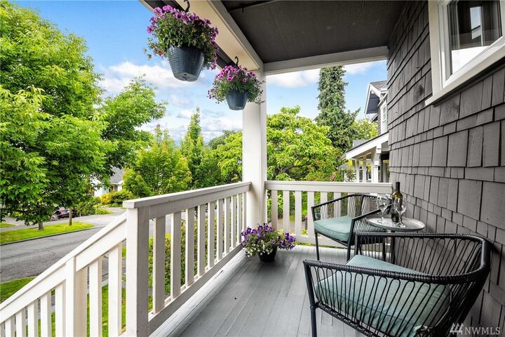 Property Photo:  2424  2nd Avenue W  WA 98119 