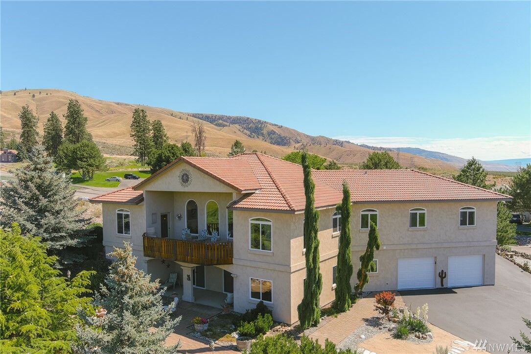 Property Photo: 702 Desert Canyon Blvd WA 98843
