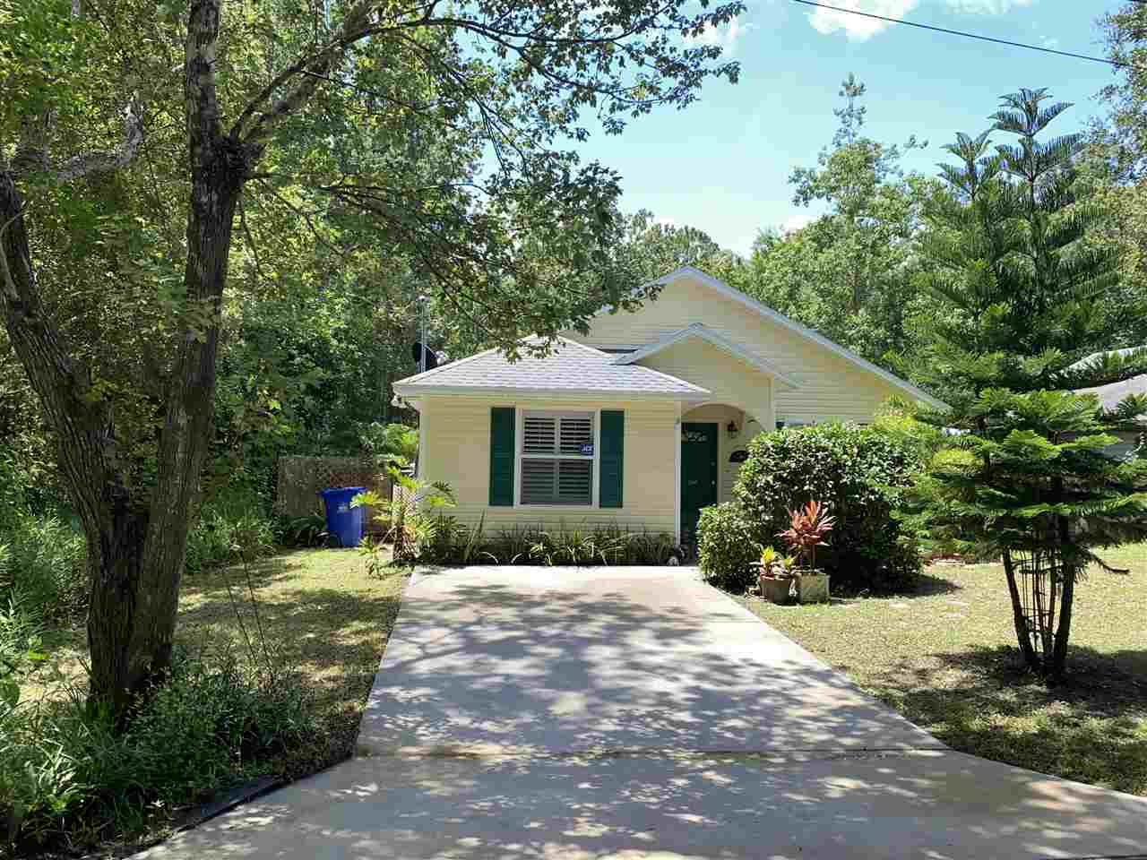 Property Photo:  841 Helen  FL 32084 