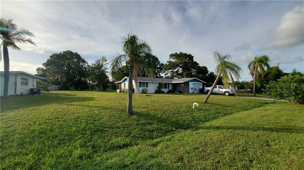 Property Photo:  114 Lee Circle  FL 34223 