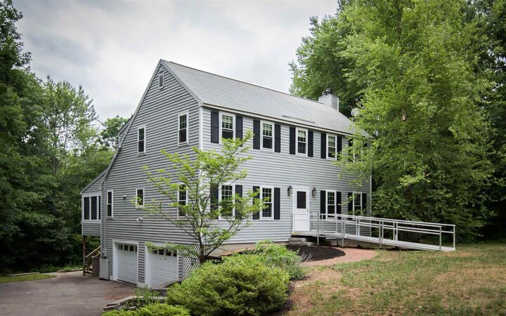 2 Crossman Circle  Newton NH 03858 photo