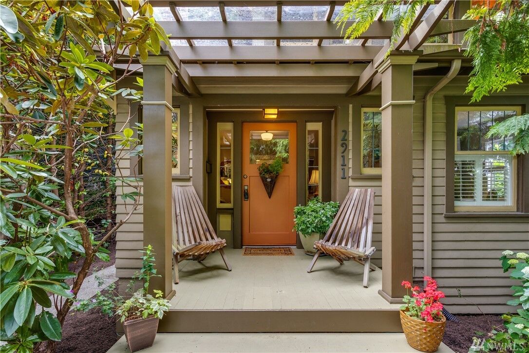 Property Photo: 2911 Warren Avenue N WA 98109