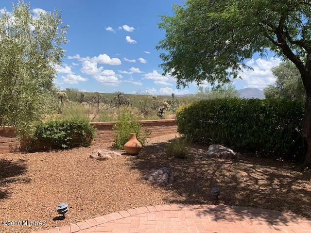 Property Photo: 1621 E Crown Ridge Way AZ 85755