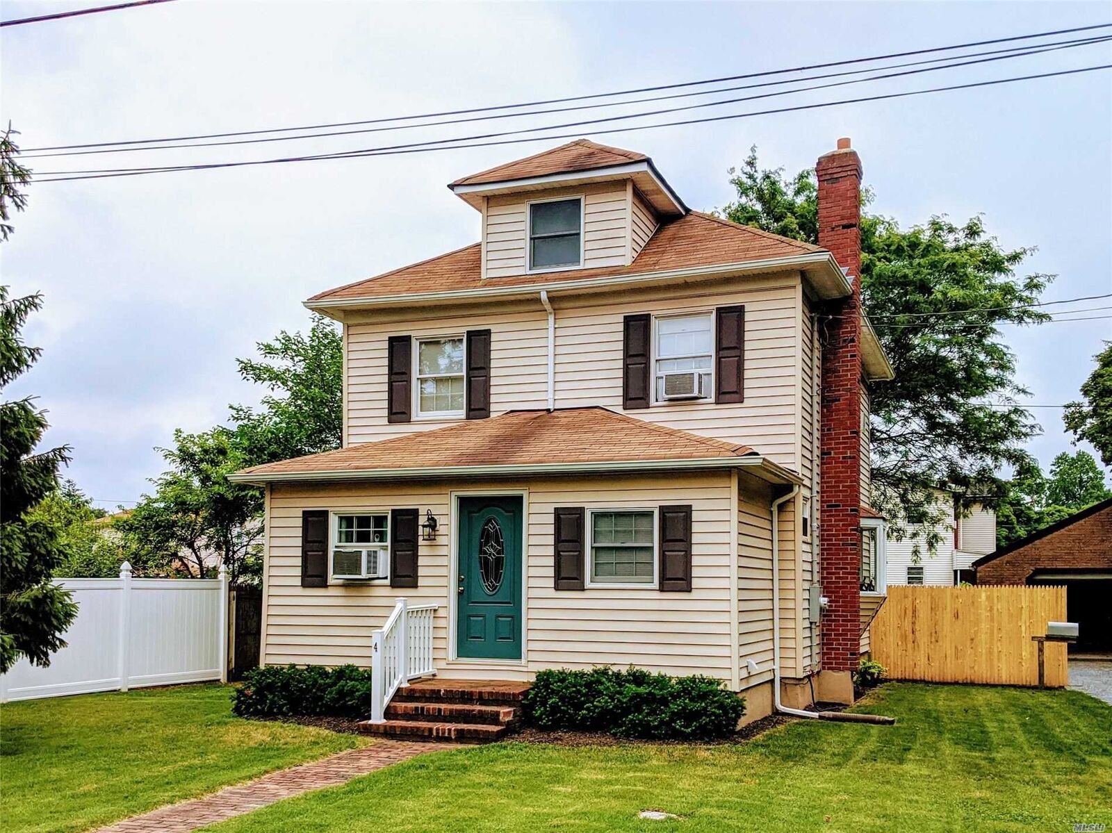 Property Photo:  4 Hulse Court  NY 11772 