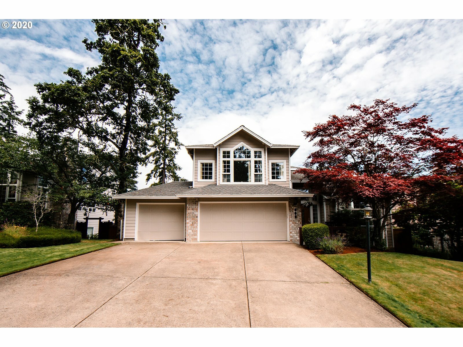 Property Photo: 565 W 40th Ave OR 97405