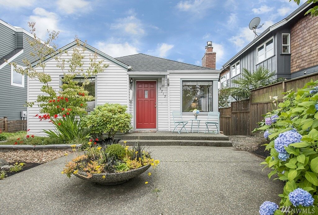 Property Photo:  3712  35th Avenue SW  WA 98126 
