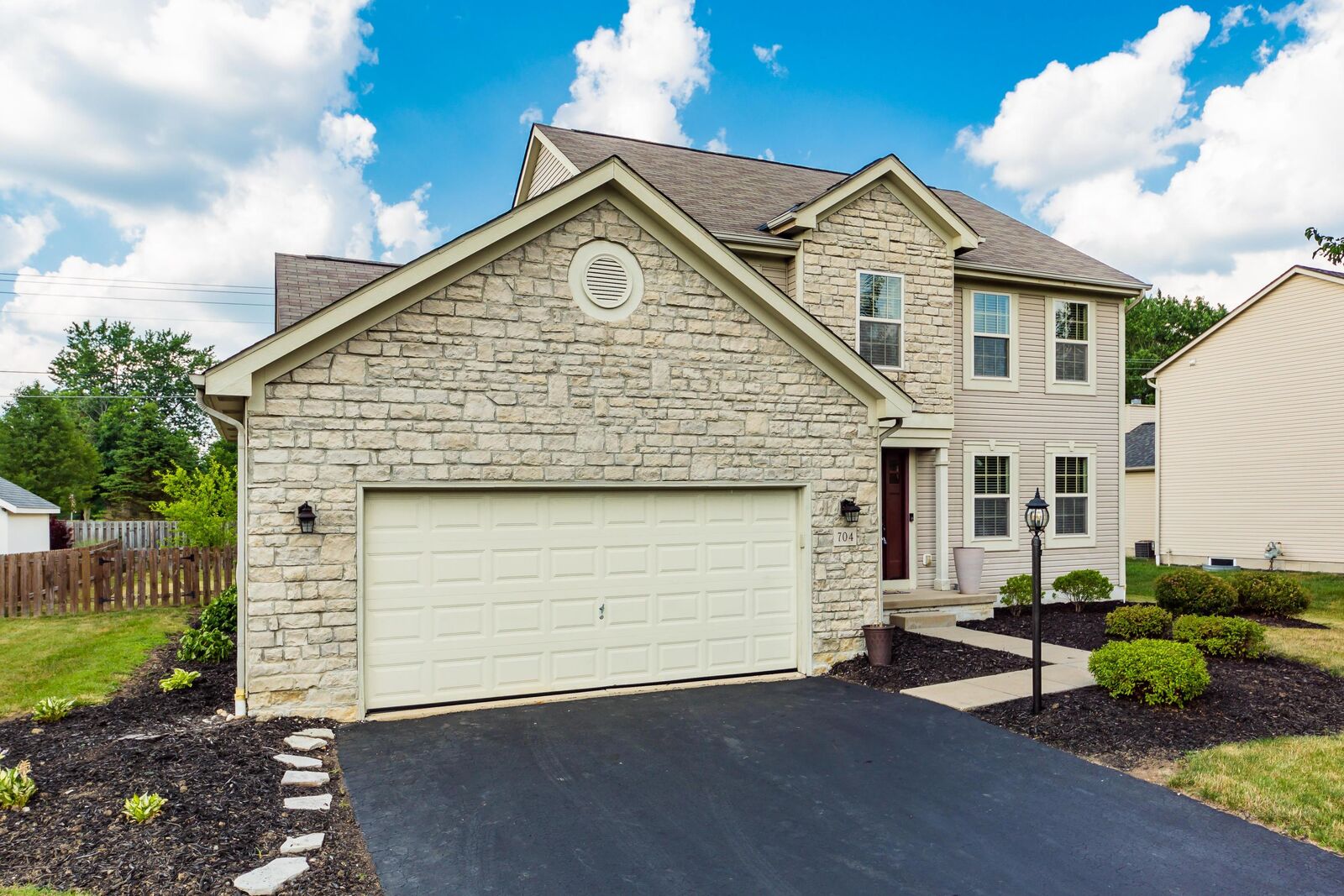 Property Photo:  704 Manchester N Circle  OH 43147