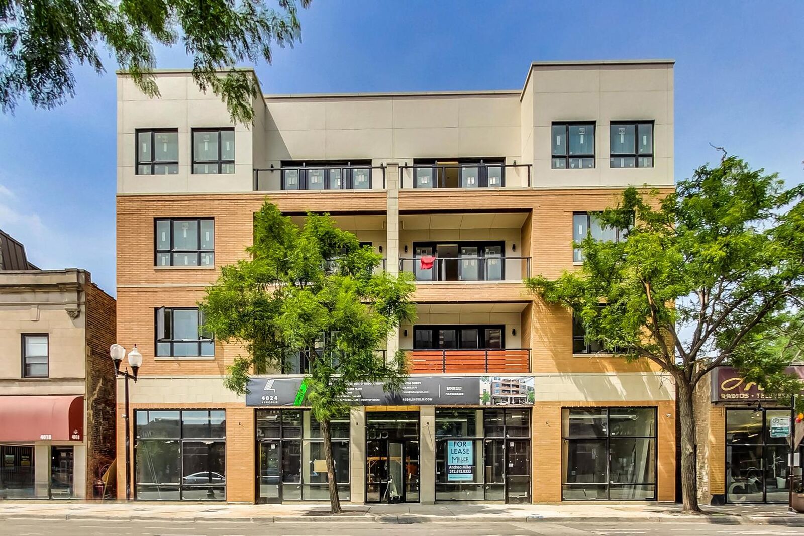 Property Photo:  4024 North Lincoln Avenue 4B  IL 60618 