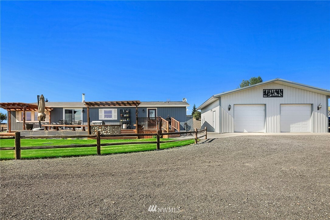 Property Photo:  2204 Clerf Road  WA 98926 