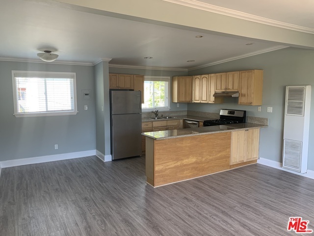 Property Photo: 627 Westminster Ave 4 CA 90291