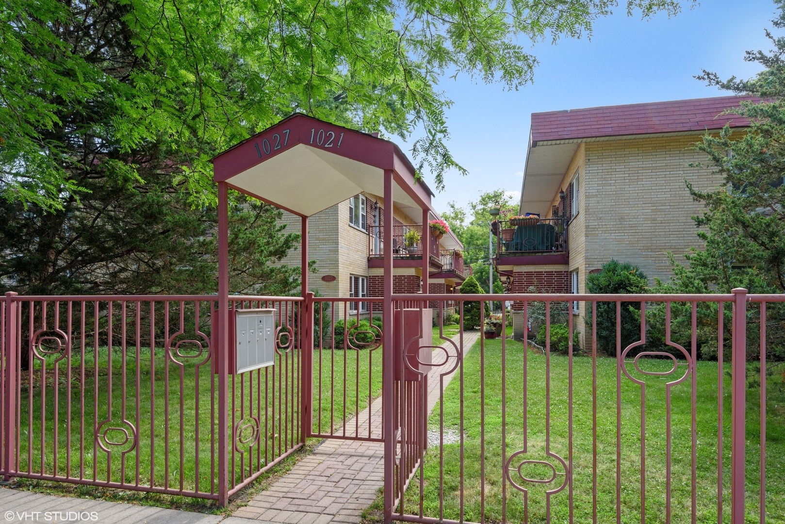 Property Photo:  1027 Dodge Avenue C  IL 60202 