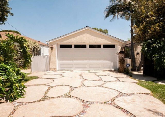 Property Photo: 14669 Valley Vista Boulevard CA 91403