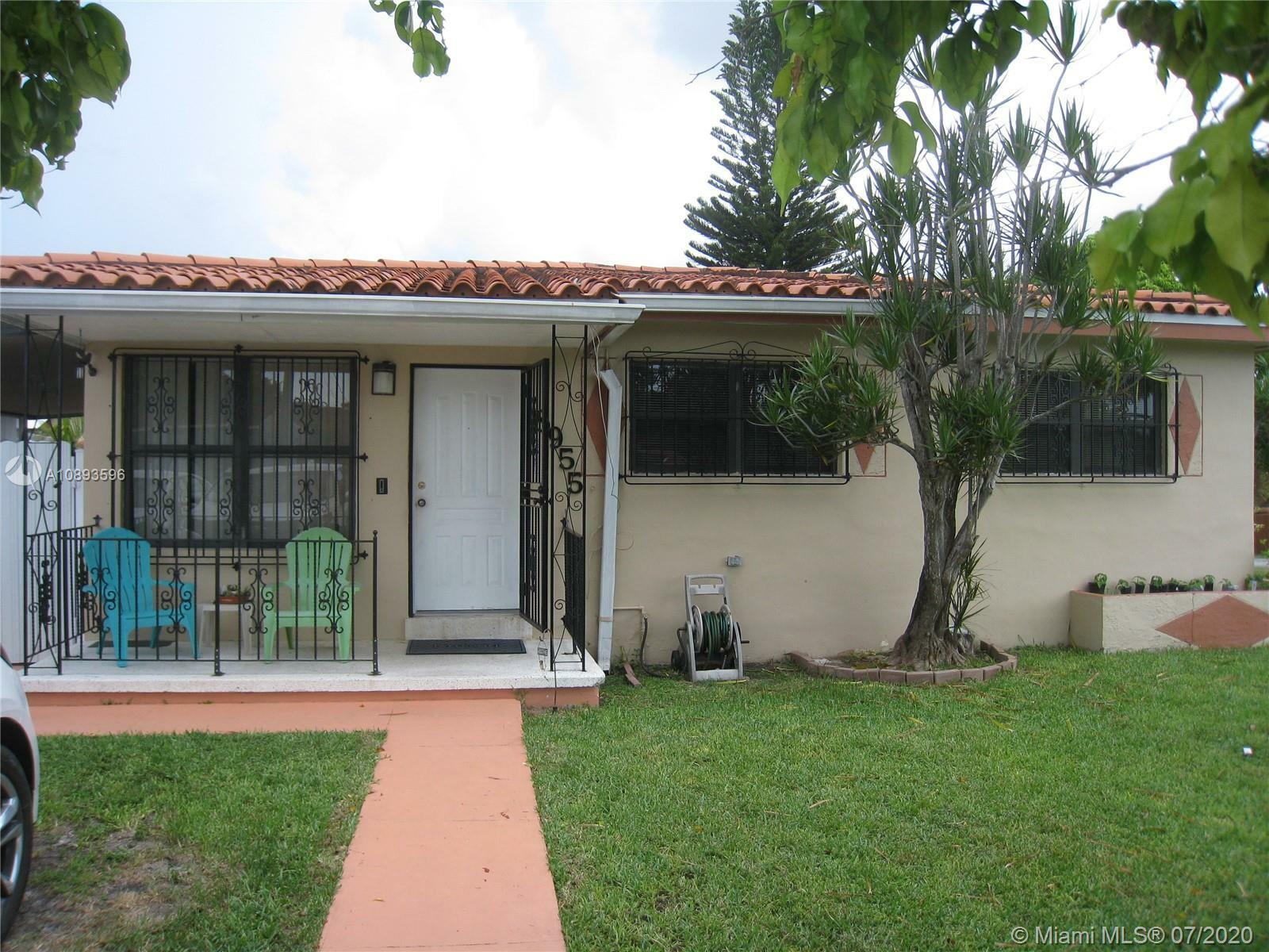 Property Photo:  8955 SW 38th St  FL 33165 