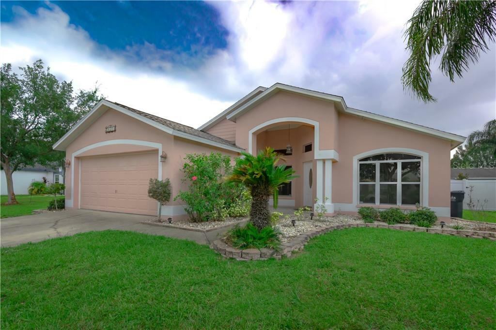 Property Photo:  10620 Foxcrest Way  FL 33569 