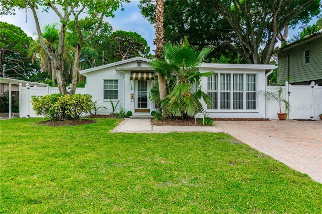 Property Photo:  224 84th Avenue NE  FL 33702 