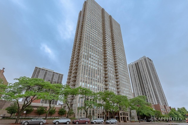 Property Photo: 1660 North La Salle Drive 911 IL 60614