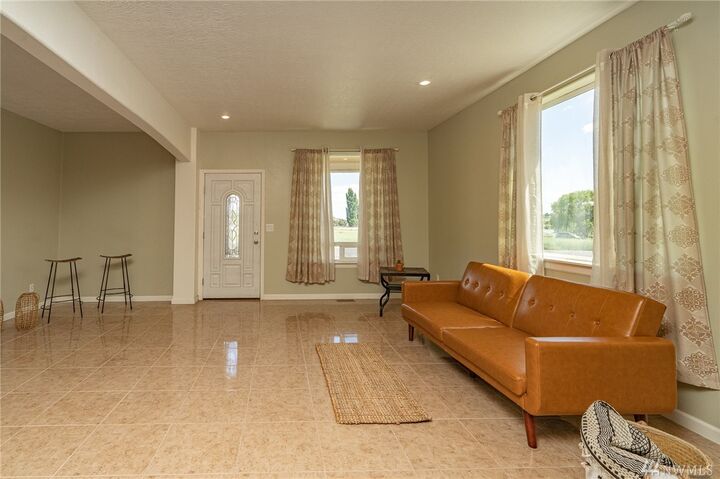 Property Photo:  728 S Wanapum Dr  WA 98837 