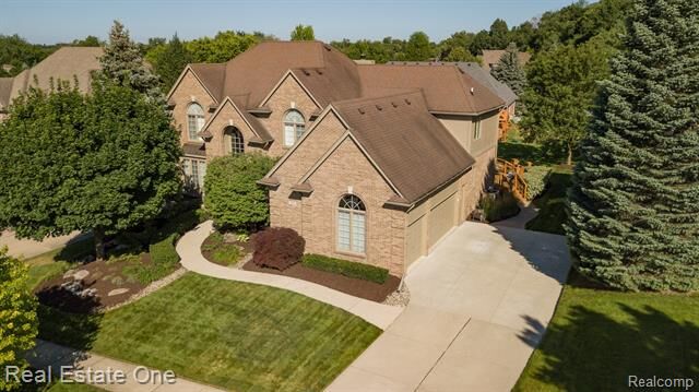 Property Photo:  333 Wyngate Drive  MI 48307 