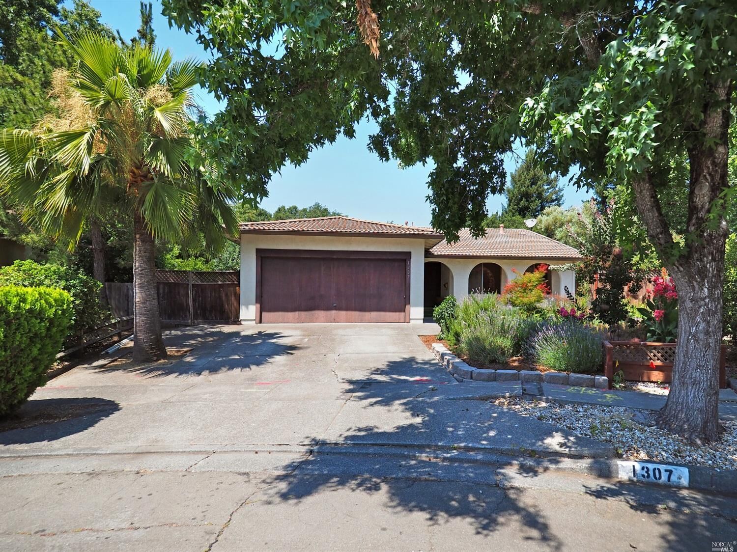 Property Photo: 1307 Rivera Court CA 95409